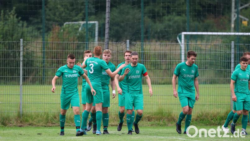 Jubel bei den Spielern des FC Weiden-Ost Archivbild: Dieter Jäschke