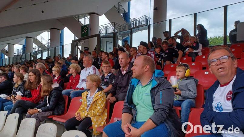 Einen Besuch zu einem Spiel im Max-Morlock-Stadion ermöglichten die Clubfans im Ferienprogramm der Gemeinde Edelsfeld. Bild: gru