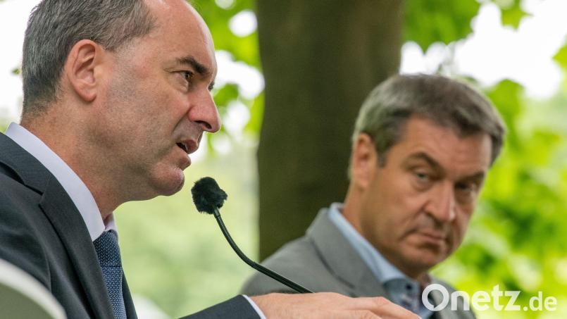 Markus Söder (r), Minsterpräsident von Bayern, mit Hubert Aiwanger, Wirtschaftsminister. Bild: Stefan Puchner/dpa