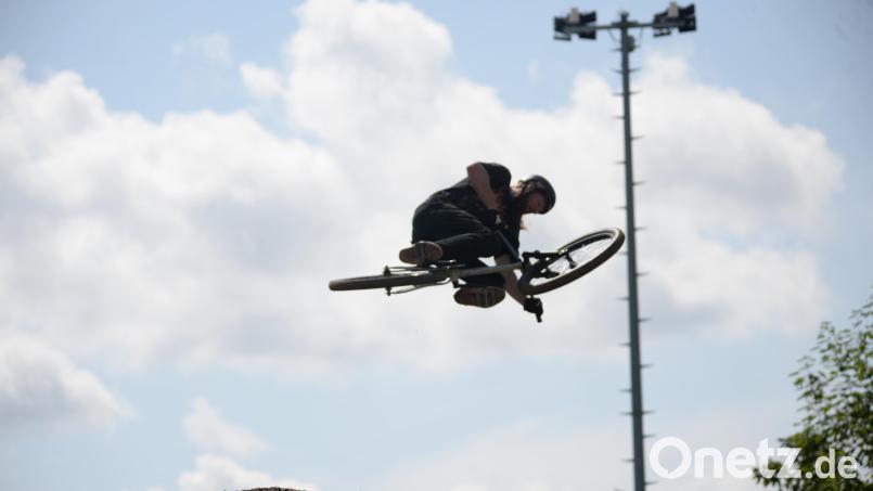 Waghalsige Sprünge zeigten die Akteure beim Dirt-Park-Summer-Jam. Bild: Max Gruber