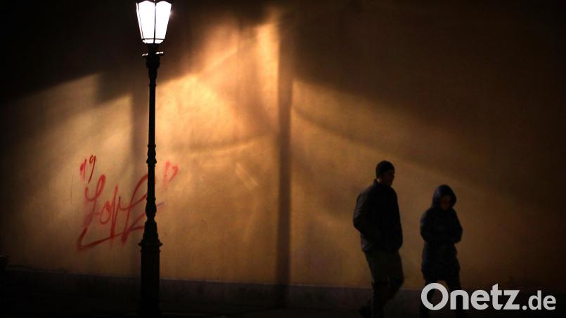 Eine unheimliche Begegnung hatte eine 36-Jährige nach ihrer Schicht auf dem Weg nach Hause. Symbolbild: Karl-Josef Hildenbrand