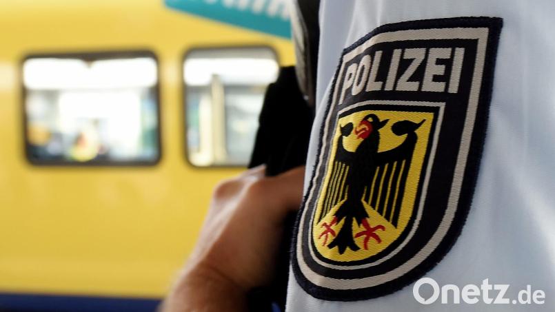 Die Bundespolizei ermittelt nach Vorfällen am Bahnhof in Maxhütte-Haidhof. Symbolbild: Holger Hollemann/dpa