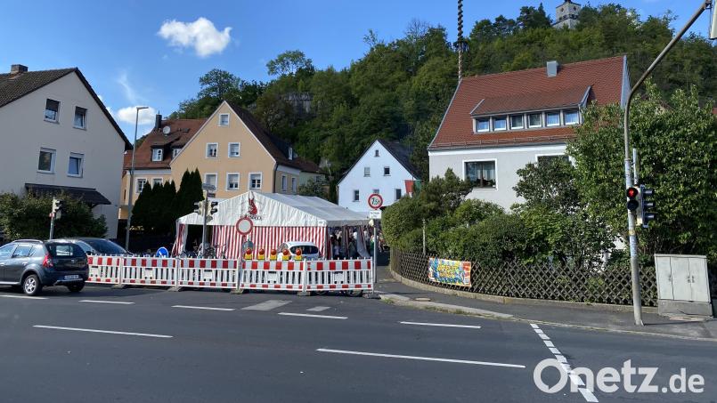 Absperrungen prägen am Wochenende das Bild rund um die Kirwa-Zone in Rosenberg. Archivbild: gw