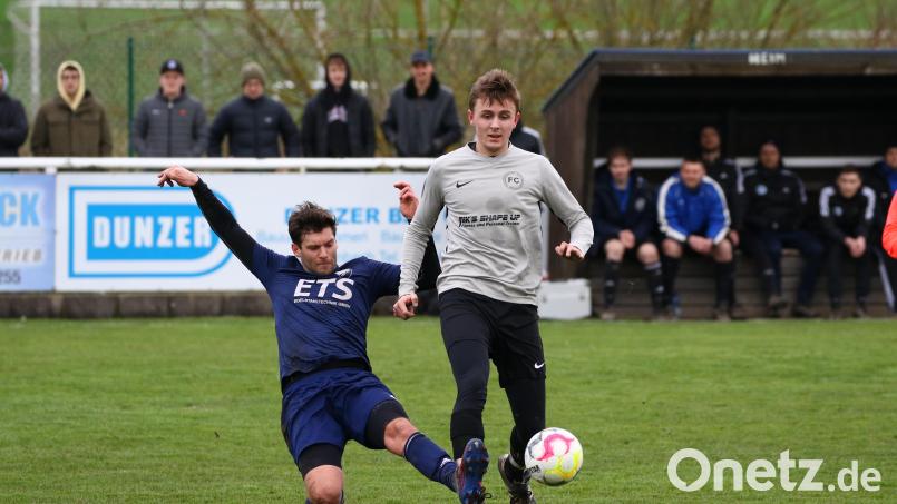 Christoph Dumler (links) und der SV Kulmain empfangen am Sonntag in der Kreisliga Nord den ASV Haidenaab zum mit Spannung erwarteten Nachbarduell. Archivbild: Dieter Jäschke