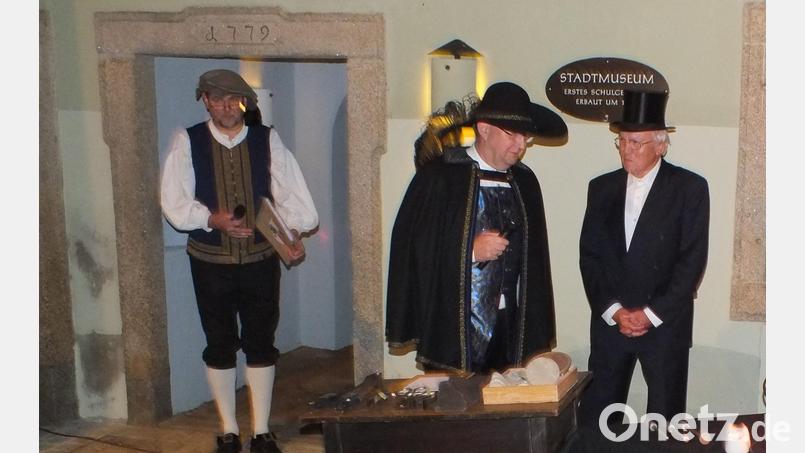 In mehr als zehn Szenen spielen Schauspieler oftmals recht humorig die Geschichte der Stadt Neustadt nach. Im September gibt es zwei dieser besonderen Stadtführungen. Bild: krb