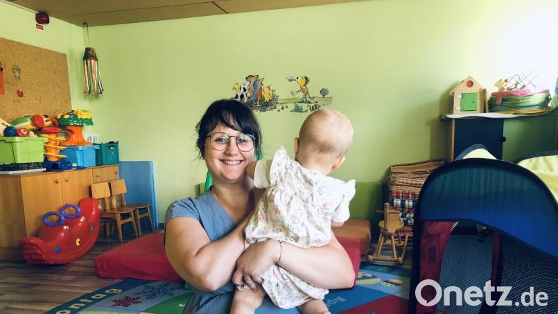 Das neue Eltern-Café (im Raum der Eltern-Kind-Gruppe) wird von der neuen Familienbeauftragten der Marktgemeinde Wiesau, Isabell Haberkorn, geleitet. Vor einem Jahr wurde sie Mutter einer kleinen Tochter. Bild: wro