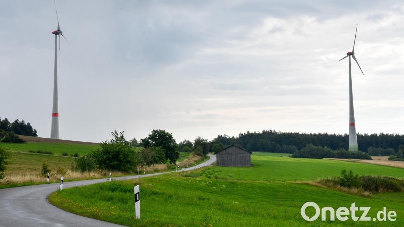 Die beiden Anlagen der Freudenberger Bürgerwind waren die ersten, die im Landkreis Amberg-Sulzbach 2011 gebaut worden sind. Bild: Petra Hartl