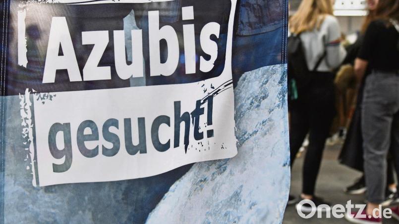 Azubis gesucht – aber nicht gefunden: So geht es vielen Unternehmen, auch in der Oberpfalz. 	Symbolbild: Martin Schutt/dpa Symbolbild: Martin Schutt/dpa