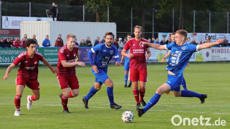 Mirko Griesbeck (rechts) brachte Etzenricht mit 1:0 in Führung. Bild: war