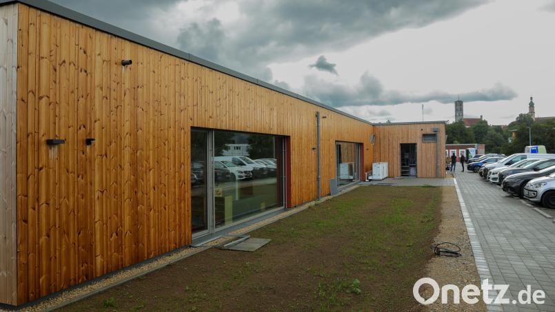 Holz ist das dominierende Baumaterial bei der neuen Kindertagesstätte „Eulenland“. Pünktlich zum neuen Kindergartenjahr konnte die Einrichtung für drei Kindergarten- und drei Krippengruppen eröffnet werden. Bild: Wolfgang Steinbacher