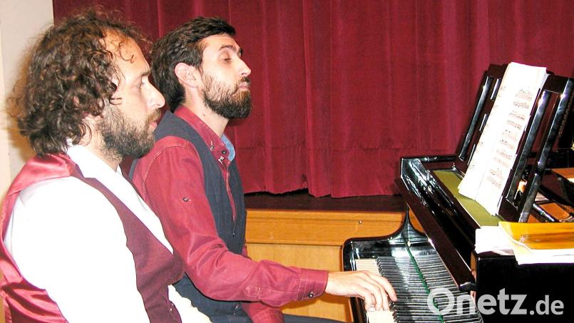 90 Zuhörer waren von dem Konzert mit dem &quot;VooDoo&quot;-Klavier-Duo begeistert. Bild: Bertram Nold