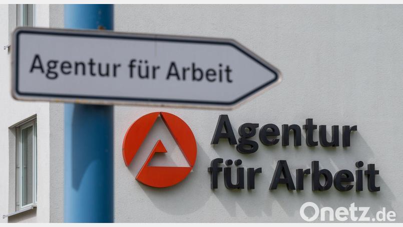 Die Arbeitslosigkeit nahm in der Stadt Amberg zwischen Juli und August um 92 Personen zu. Im Landkreis Amberg-Sulzbach stieg die Arbeitslosigkeit im Vergleich zum Vormonat um 193 Personen. Symbolbild: Hendrik Schmidt/dpa