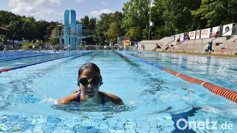 Endspurt im Amberger Hockermühlbad: Es schließt am Freitag, 15. September, um 18 Uhr. Archivbild: Petra Hartl