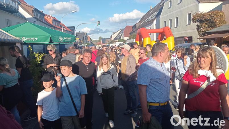 Dichtes Gedränge herrschte besonders zur Mittagszeit und am frühen Abend im Ortsteil „Schlemmerhausen“. Bild: fpoz