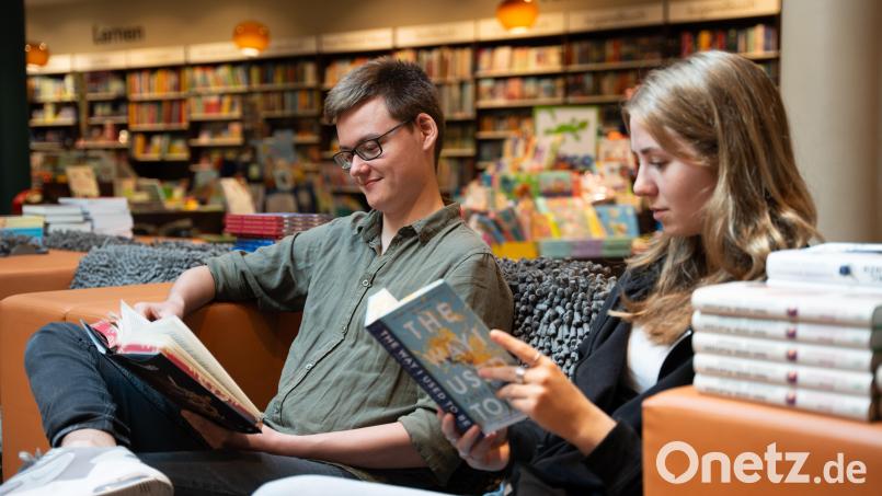 Junge Leute greifen wieder häufiger zum Buch. Bild: Jakob Graf