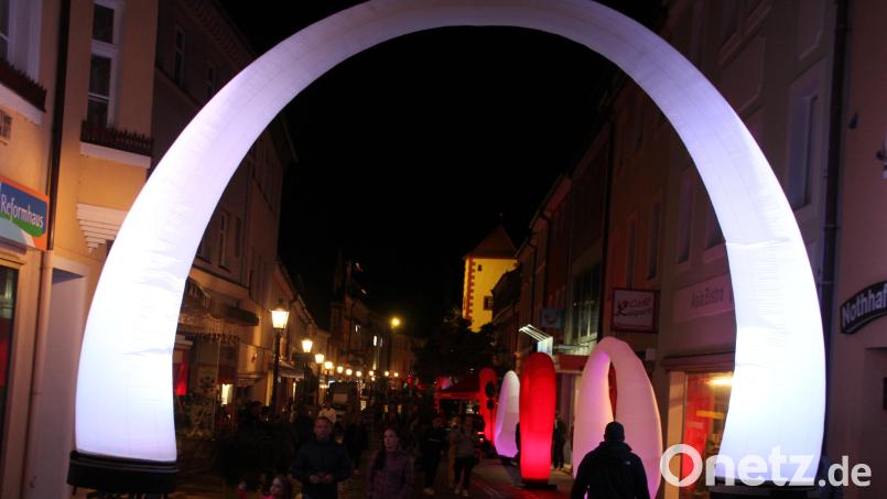 Kunterbunt und farbenfroh präsentierte sich im vergangenen Jahr die Marktredwitzer Innenstadt. Auch heuer lockt ein abwechslungsreiches Programm. Archivbild: kro