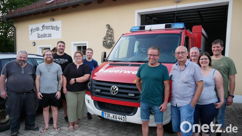 In die entscheidende Phase für die Feier des 125-jährigen Gründungsjubiläums geht der Festausschuss der Freiwilligen Feuerwehr Kondrau mit Vorsitzendem Bernhard Müller (4. von rechts). Bild: hmr