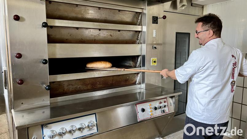Der alte Ofen: Mit dem hat Andreas Hauer jahrzehntelang gebacken. Auf die Marke schwört er: &quot;Der Ferrari unter den Herstellern.&quot; Bild: Eichl