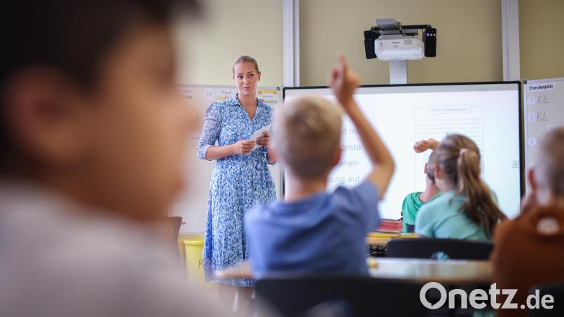 Der Lehrerverband geht davon aus, dass die Unterrichtsversorgung zum Schulstart gesichert ist. Lücken gibt es aber auch in der Oberpfalz. Symbolbild: Ronny Hartmann/dpa