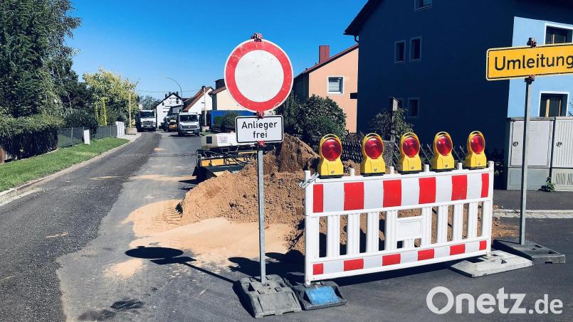 Wegen Tiefbauarbeiten ist ein Teilstück der Schönfelder Straße ab der Kreuzung Buchweg/Martin-Luther-Straße derzeit gesperrt. Die Umleitungen sind ausgeschildert. Bild: wro