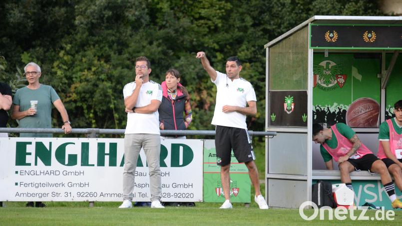 Das Ammerthaler Trainergespann Florian Schlicker und Serdal Gündogan forderte vorab mehr Effektivität ihrer Mannschaft. Bild: Andreas Brückmann
