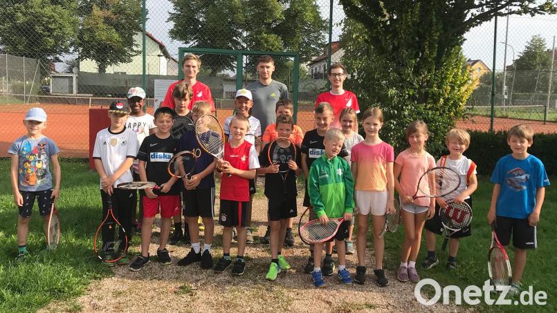 Der TC Tirschenreuth lud im Ferienprogramm zu einer Schnuppertennis-Olympiade ein. Bild: TC Tirschenreuth/exb