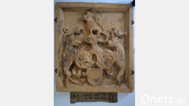 Zu den wertvollsten Belegen der Pressather Blütezeit im 16. Jahrhundert gehört neben den Epitaphen an der Stadtpfarrkirche St. Georg das Stadtwappen von 1483. Ursprünglich am Oberen Tor angebracht wurde es nach dessen Abbruch Ende des 19. Jahrhunderts im &quot;Jacham-Haus&quot; eingebaut. Jetzt hat dieses Schmuckstück seinen Platz im Haus der Heimat gefunden. Bild: bod