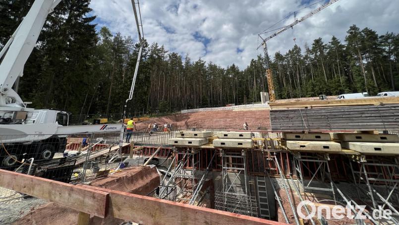 Seit fünf Monaten wird am neuen Hochspeicher auf dem Westenberg gearbeitet. Das aufwendige Bauvorhaben endet voraussichtlich erst im nächsten Jahr. Bild: Neumeier/exb