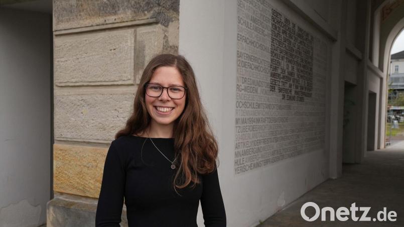 Simone Stöckl am Campus der OTH Amberg-Weiden in Amberg. Bild:  Christoph Molthagen/exb
