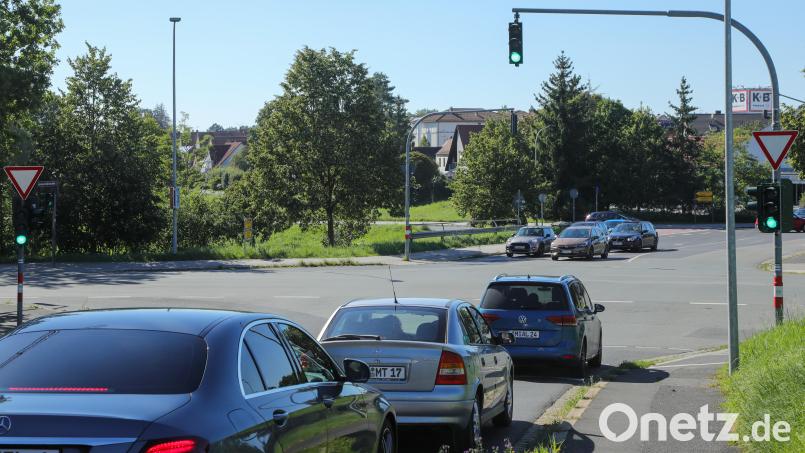 Die Ampelanlage an der Kreuzung Hockermühlstraße/KastlerStraße/Fuggerstraße in Amberg war am Donnerstag schon wieder ausgefallen. Ein Defekt hatte hier bereits Ende August für mehrere Unfälle gesorgt. Bild: Wolfgang Steinbacher