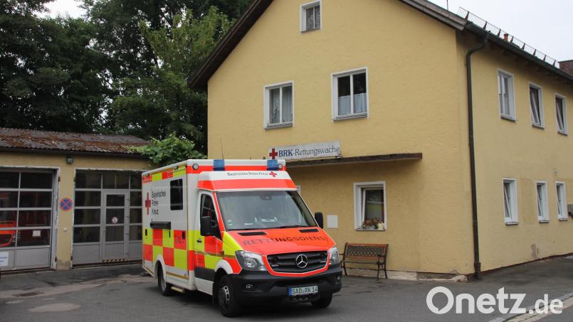 Die BRK Rettungswache in Oberviechtach am Schießanger wird nicht verlegt. Stattdessen ist ein zusätzlicher Stellplatz in Schönsee beschlossene Sache. Bild: frd