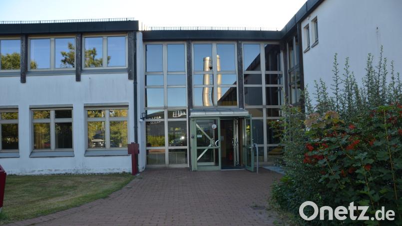 Die Türen der Pfalzgraf-Friedrich-Mittelschule stehen bereits offen. Bild: dob