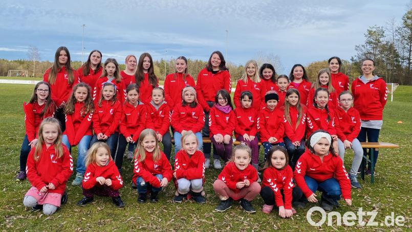 Der Saisonstart der Tanzgarde der Spielvereinigung Weigendorf steht bevor. Bild: Daniela Dotzler/exb