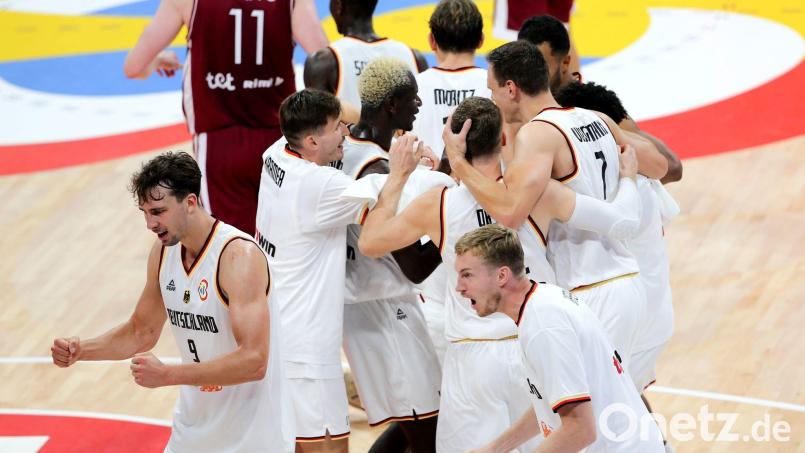 Die deutschen Basketballer haben sich für die Olympischen Spiele 2024 in Paris qualifiziert. Bild: Matthias Stickel/dpa