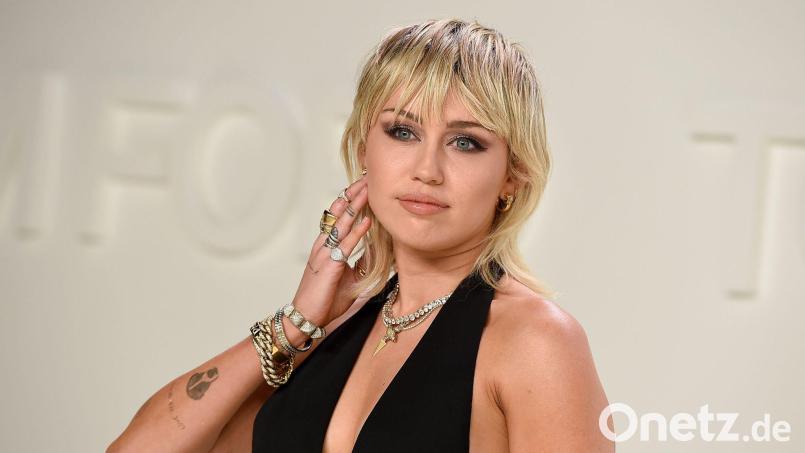 Traumatische Erfahrung: In einer Folge der Hitserie „Black Mirror“ erlebt Miley Cyrus die Schattenseiten des Popstar-Lebens - bei den Dreharbeiten erfährt sie im realen Leben einen Schicksalsschlag. Bild: Jordan Strauss/Invision/AP/dpa