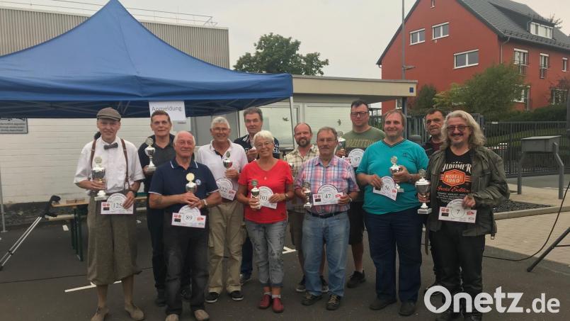 Pokale gab es für die Gewinner beim Oldtimertreffen in Kemnath. Bild: ak