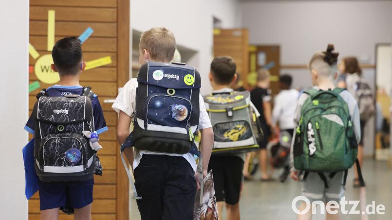 Am Dienstag geht die Schule wieder los. Das Kultusministerium stuft die Unterrichtsversorgung als gut ein – auch wenn es viele Herausforderungen gebe. Symbolbild: Oliver Berg/dpa