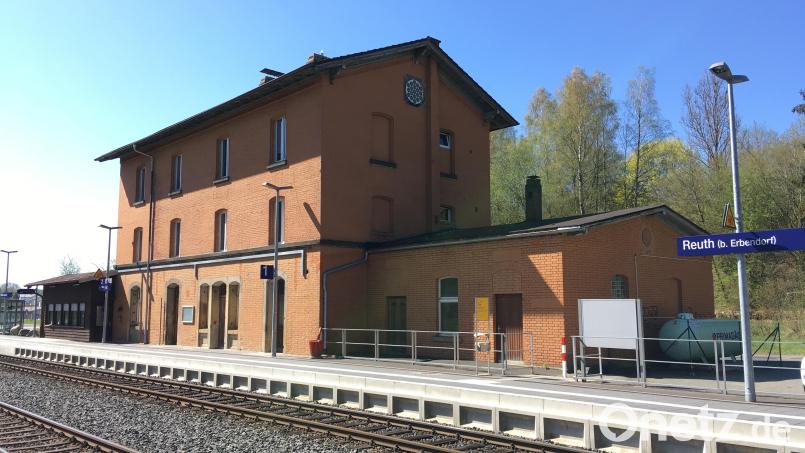 Lange wurde geplant, nun steht das Projekt Radler-Café im alten Bahnhof in Reuth vor dem Aus. Archivbild: Architekturbüro Hans Kneidl/exb