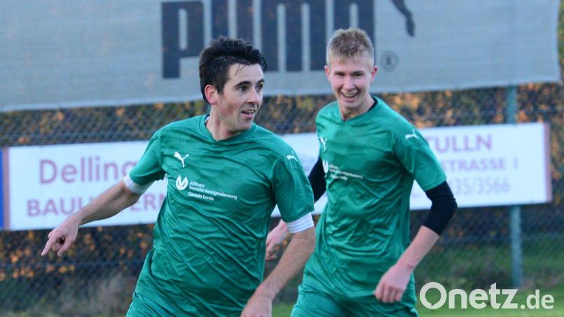 Der Stullner Spielertrainer Andi Meyer (links) und sein TSV liegen in der Kreisliga West in Lauerstellung. Am Samstag kommt Spitzenreiter TSV Detag Wernberg an den Vogelherd. Bild: ham