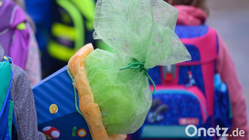 Am Dienstag geht&#039;s los: Zum neuen Schuljahr können im Landkreis Schwandorf etwas weniger Abc-Schützen die Schultüte auspacken als noch 2022. Bild: Robert Michael/dpa