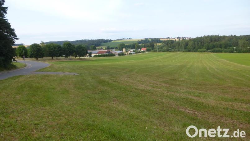 23 Parzellen umfasst das Baugebiet &quot;An der Kirchstraße&quot; in Freihung. Die Bauwilligen müssen sich nun wohl bis Herbst 2024 gedulden.. Bild: bk