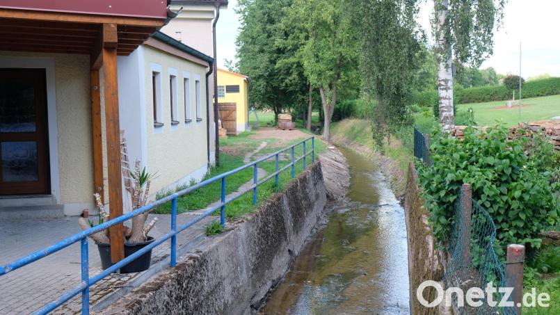 Das Rinnsal Biberbach kann bei Starkregen zum reißenden Gewässer werden. Doch das nach der Sturzflut vor gut drei Jahren in Auftrag gegebene Hochwasserschutzkonzept für Oberbibrach lässt auf sich warten. Bild: do