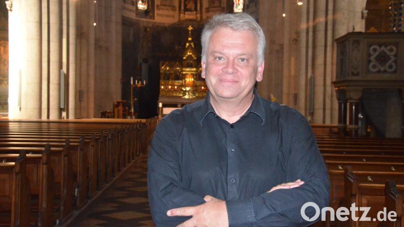 Professor Marek Stefański aus Krakau besucht die Wirkungsstätte seines ehemaligen Lieblingsschülers Piotr Pajak. Bild: Kunz