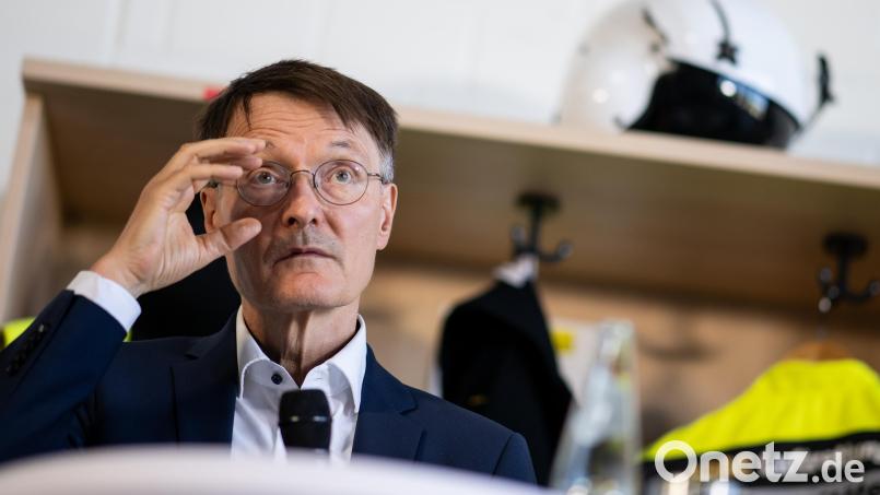 Bundesgesundheitsminister Karl Lauterbach (SPD) hat an die Staatsregierung appelliert, ihren Widerstand gegen die von ihm vorgelegte Krankenhausreform aufzugeben. Bild: Sebastian Christoph Gollnow/dpa