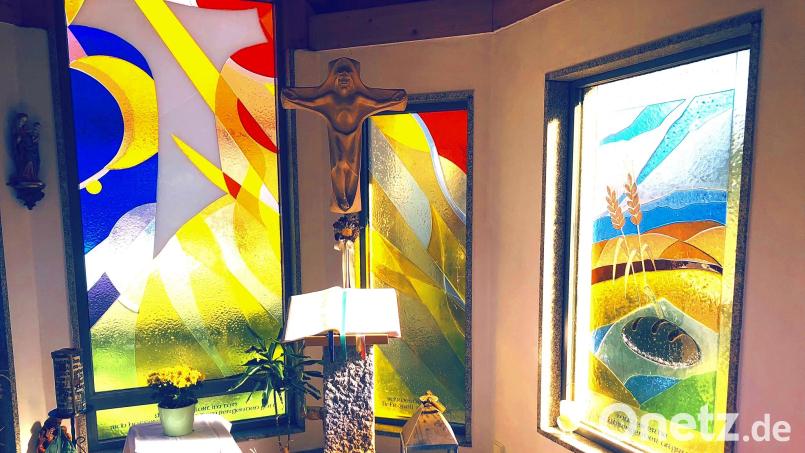 Bunt und lichtdurchflutet ist die &quot;Kapelle zum Sonnengesang des heiligen Franziskus&quot;. Bild: wro