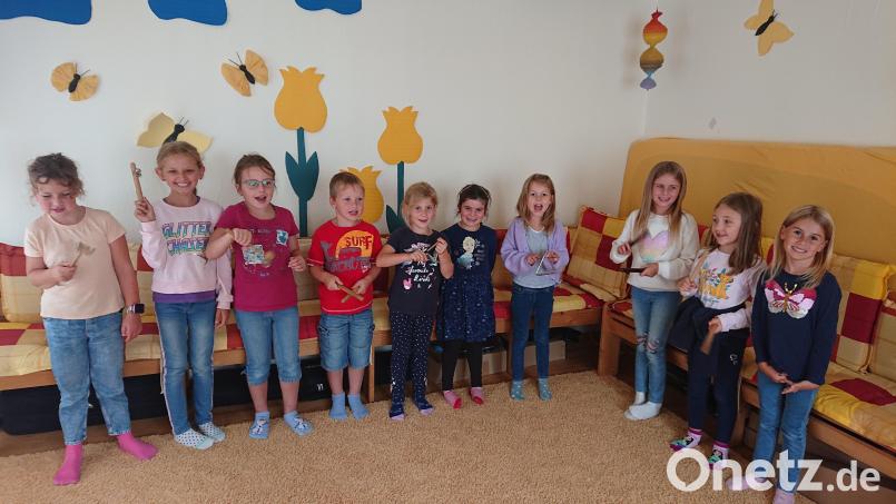 Zwölf Kinder trafen sich unter dem Motto "Singen, tanzen, spielen" im Unterrichtsraum von Nadine Plößl in Rottendorf. Bild: Nadine Plößl/exb