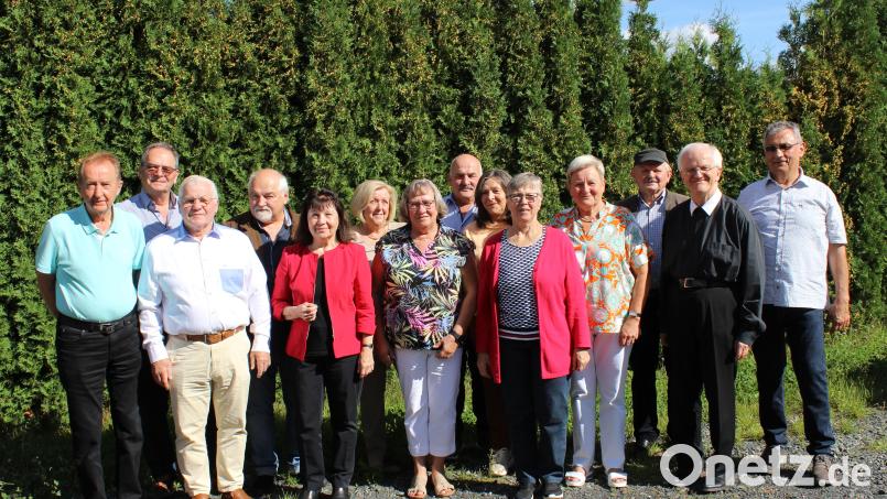 Beim Schülertreffen des Jahrgangs 1952/53 der Volksschule Bärnau feierten gemeinsam 70. Geburtstag. Bild: Kerstin Daubitzer/exb
