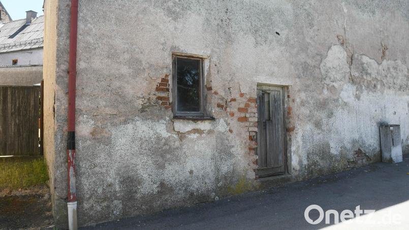Hinter dieser Tür in Waldthurn hauste das Original Ferdinand Schaller. Der &quot;Schaller-Fritz&quot; war geistig und körperlich eingeschränkt und lebte vor allem vom Betteln. Bilder von ihm sind nicht bekannt. Bild: Gabi Schönberger
