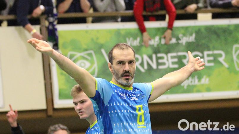Jan Liebscher, Trainer der VGF Marktredwitz, ist mit der Vorbereitung seiner Drittliga-Volleyballer bislang nicht zufrieden. Los geht die Saison am 23. September in der heimischen MAK-Arena gegen den VC DJK München Ost-Herrsching. Bild: Peter Perzl