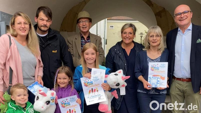 Die Luftballons von vier Teilnehmern sind gefunden worden. Am weitesten fliegt einer bis nach Roth bei Nürnberg. Bild: Sabine Süß/exb